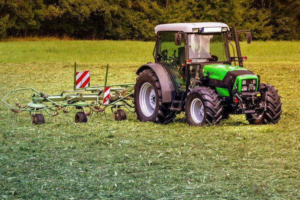 Przywróć życie swojemu sprzętowi rolniczemu - jak prawidłowo dobrać części do ciągników